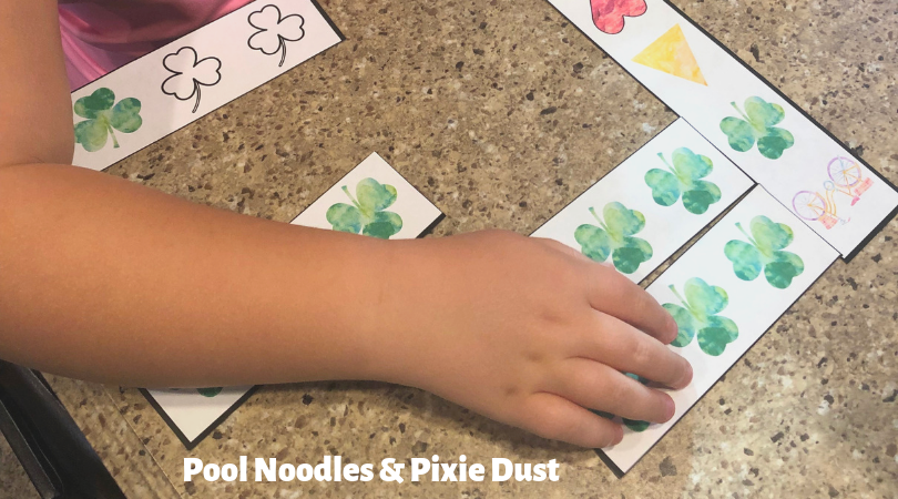 Clap, count, and color shamrock syllables pages for St. Patrick's Day! Plus cut-apart pages for a fun shamrock syllable center.
